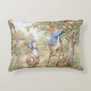 Coussins Décoratifs Lapin canard classique cueillant des pommes