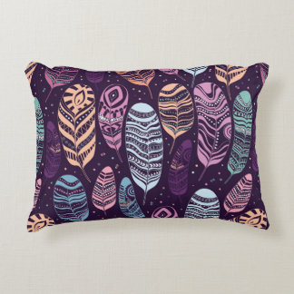 Coussins Décoratifs Les plumes ethniques sont des motifs sans couture.