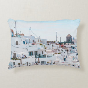Coussins Décoratifs Maisons en béton blanc sous ciel bleu en journée