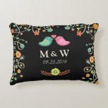 Coussins Décoratifs Mariage moderne Monogramme Floral Inséparables Cou<br><div class="desc">Monogrammes de mariée et de chambre noir foncé Inséparables floraux Couple Mariage - Un design Mariage parfait pour votre grand jour. (1) Tous les styles de texte, couleurs, tailles peuvent être modifiés pour répondre à vos besoins. (2) Si vous avez besoin d'une personnalisation ou d'une papeterie correspondante, n'hésitez pas à...</div>
