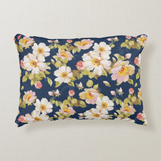 Coussins Décoratifs motif sans couture avec fleurs audacieuses. Élégan
