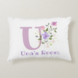 Coussins Décoratifs Nom et Initiale sur un Design Floral. Joli