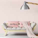 Coussins Décoratifs Patron et nom de fille rose moderne | best Girly G<br><div class="desc">Voici la collection Modern Pink Girl Boss & Name sur Zazzle! Cette collection branchée et élégante est parfaite pour toutes les femmes fortes et indépendantes qui font un tour dans leur carrière et font une déclaration. Que vous soyez une patronne ou que vous cherchiez un cadeau fabuleux pour une, cette...</div>