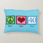 Coussins Décoratifs Peace Love 40th Birthday Cute Party<br><div class="desc">Peace Love Forty. Un joli signe de paix,  coeur,  et le chiffre 40 en bleu magnifique pour une fête de quarantième anniversaire.</div>