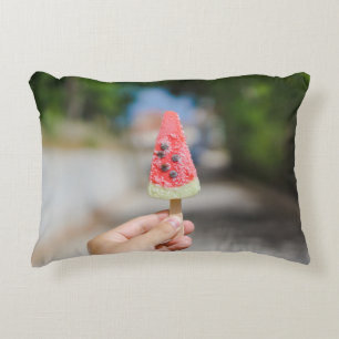 Coussins Décoratifs Personne tenant du popsicle le matin