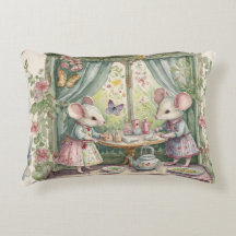 Petite souris à la table illustration de jardin