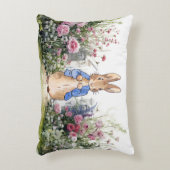 Coussins Décoratifs Pierre le lapin dans son jardin No 2 (Devant(Vertical))