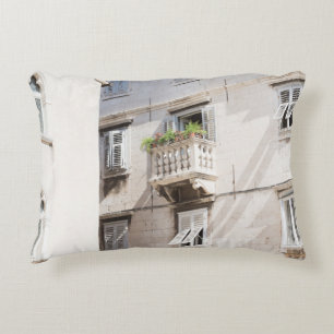 COUSSINS DÉCORATIFS PLANTE VERT POTTÉ SUR BALCON BROWN MAISON EN BÉTON