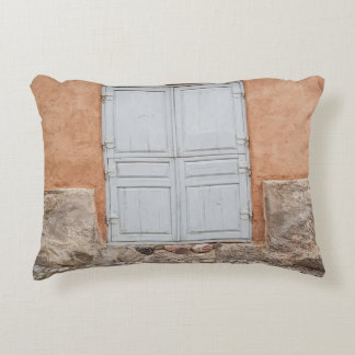 COUSSINS DÉCORATIFS PORTE EN BOIS GRIS