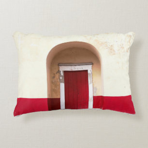 COUSSINS DÉCORATIFS PORTE EN BOIS ROUGE