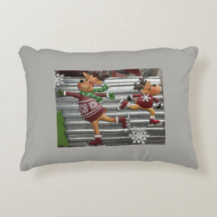 COUSSINS DÉCORATIFS *RENNE À PATINS MIGNON** AVEC DOS GRIS ARGENTÉ