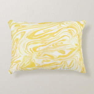 Coussins Décoratifs Texture de marbre jaune. Main dessinée
