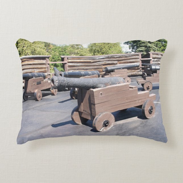 Coussins Décoratifs Une collection de canons (Devant)