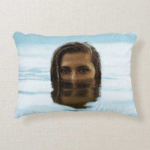 Coussins Décoratifs Woman in body of water in the morning