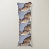 Coussins Longs Abyssinian Elegance – Graceful Cat Body Pillow (Devant (Vertical))