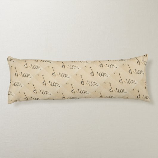Coussins Longs Aimer signe sculpté sur le sable de plage (Dos)