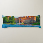 Coussins Longs Beau château médiéval sur le lac Bleu (Dos)