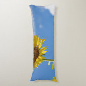 Coussins Longs beautiful sun flowers with cloudy blue sky (Devant (Vertical))