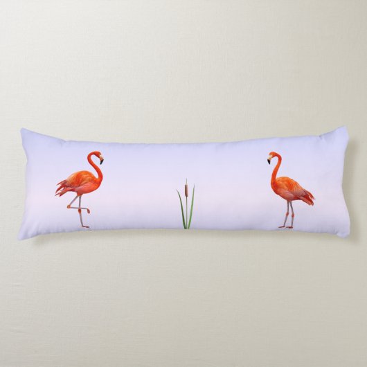Coussins Longs Beaux flamants roses sur nuances de bleu clair (Devant)