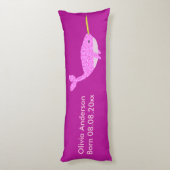 Coussins Longs Bébé rose jolie fille Narwhal naissance personnali (Dos (Vertical))