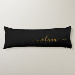 Coussins Longs Black Gold Modern Script Girl Monogramme Nom<br><div class="desc">Noir et Or Simple Script Monogramme Nom Oreiller Corps. La coussin fait le cadeau parfait pour 16 ans,  mariage,  douche nuptiale,  baby shower ou bachelorette pour quelqu'un décorant sa chambre en or rose.</div>