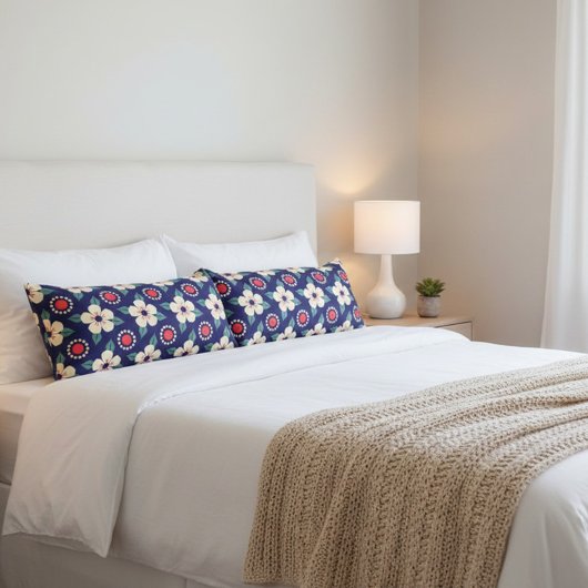 Coussins Longs Bleu de marine avec fleurs de crème