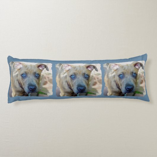 Coussins Longs Brindle Pit Bull Puppy par Shirley Taylor (Dos)