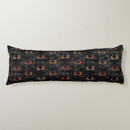 Coussins Longs Camo foncé avec cerf et collier (double face) (Devant)
