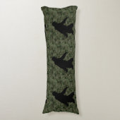 Coussins Longs Camouflage numérique en silhouette noire Sasquatch (Devant (Vertical))