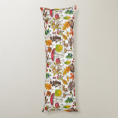 Coussins Longs Champignons d'automne, feuilles, noix et baies sur (Dos (Vertical))