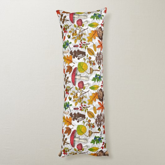 Coussins Longs Champignons d'automne, feuilles, noix et baies sur (Dos (Vertical))