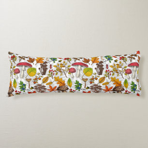 Coussins Longs Champignons d'automne, feuilles, noix et baies sur