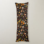 Coussins Longs Champignons sauvages sur le noir (Dos (Vertical))