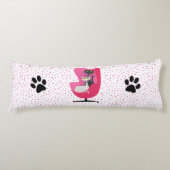 Coussins Longs Chats atomiques dans un fauteuil rose empreintes d (Devant)
