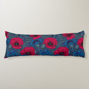 Coussins Longs Coquelicots rouges et fleurs bleues sur bleu