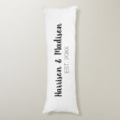 Coussins Longs Couple de script personnalisé noms mariage (Devant (Vertical))
