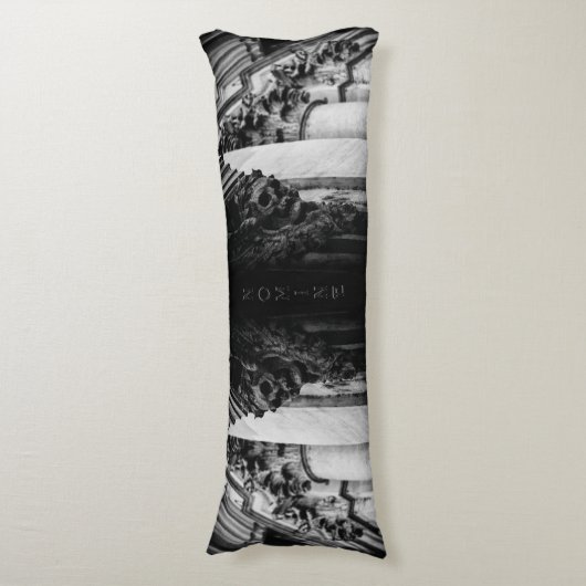 Coussins Longs Crâne des ailes de pierre (Devant (Vertical))