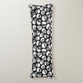 Coussins Longs Crânes dans le motif noir d'arrière - plan (Devant (Vertical))