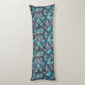 Coussins Longs Crânes, et coeurs sur l'arrière - plan noir 2 (Dos (Vertical))