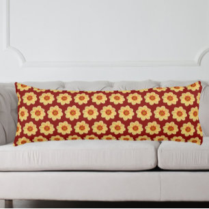 Coussins Longs Dahlia jaune motif floral sur fond brique rouge