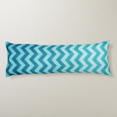 Coussins Longs Denim Chevron par Shirley Taylor (Dos)