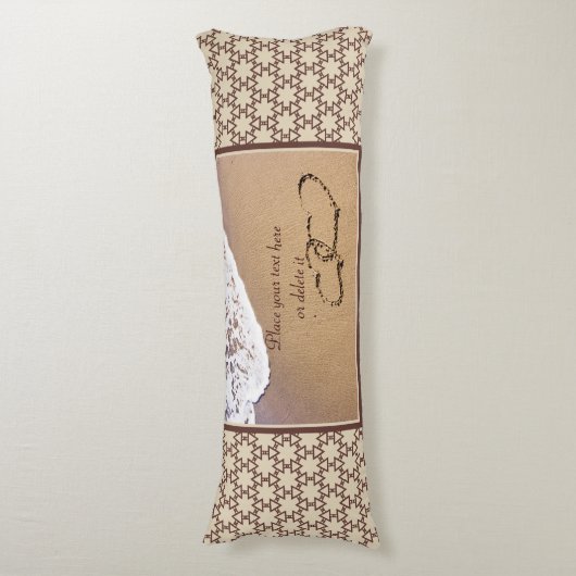 Coussins Longs Deux Coeurs Dans L'Oreiller Du Sable (Devant (Vertical))