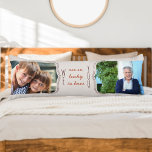 Coussins Longs Deux photos si chanceux de vous avoir Neutre<br><div class="desc">Coussin de corps photo personnalisé pour quelqu'un de spécial. La conception comporte des crochets à friser pour encadrer votre photo (définition de qui est NOUS et qui est VOUS). Laissé dans l'écriture décontractée et la typographie des polices maigres, le libellé dit : NOUS sommes si chanceux de VOUS avoir. Le...</div>