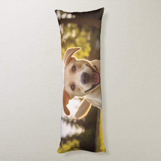 Coussins Longs Joyeux Labrador Puppy Running (Dos (Vertical))