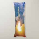 Coussins Longs Lancement de la fusée Scouts de la NASA Liftoff (Devant (Vertical))