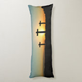 Coussins Longs Les croix de crucifixion au coucher du soleil (Dos (Vertical))