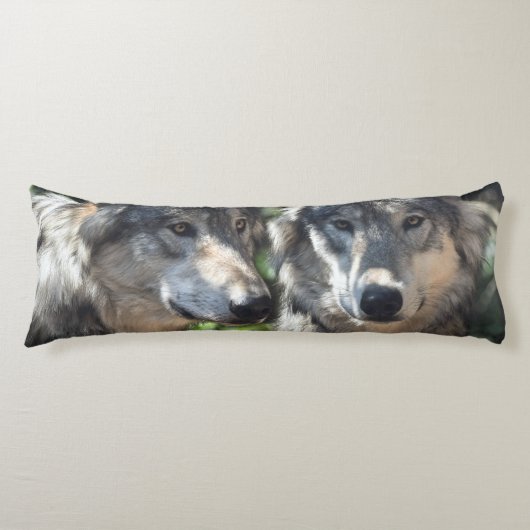 Coussins Longs Loups gris en pleine nature (Devant)