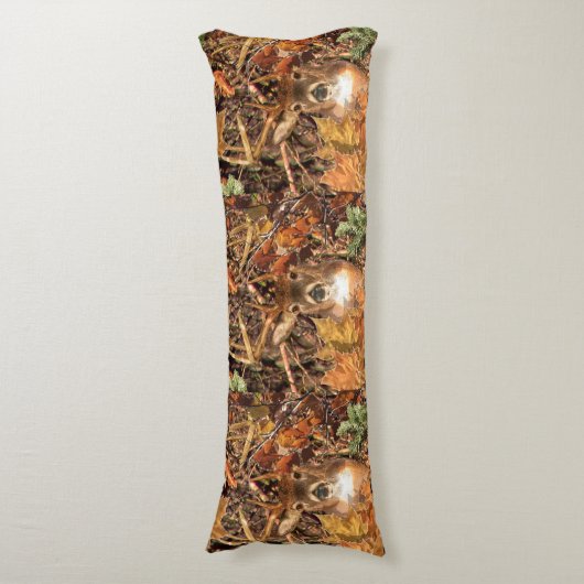 Coussins Longs Mâle dans des cerfs communs de queue blanche de (Devant (Vertical))