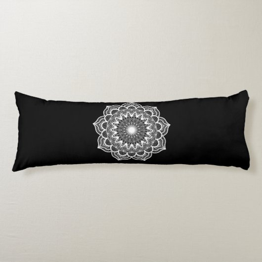 Coussins Longs Mandala blanc sur fond noir (Devant)