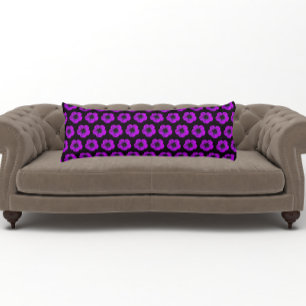 Coussins Longs Modèle floral de géranium violet sur noir